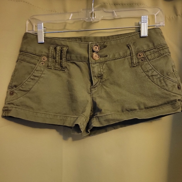 Shorts - Picture 2 of 3